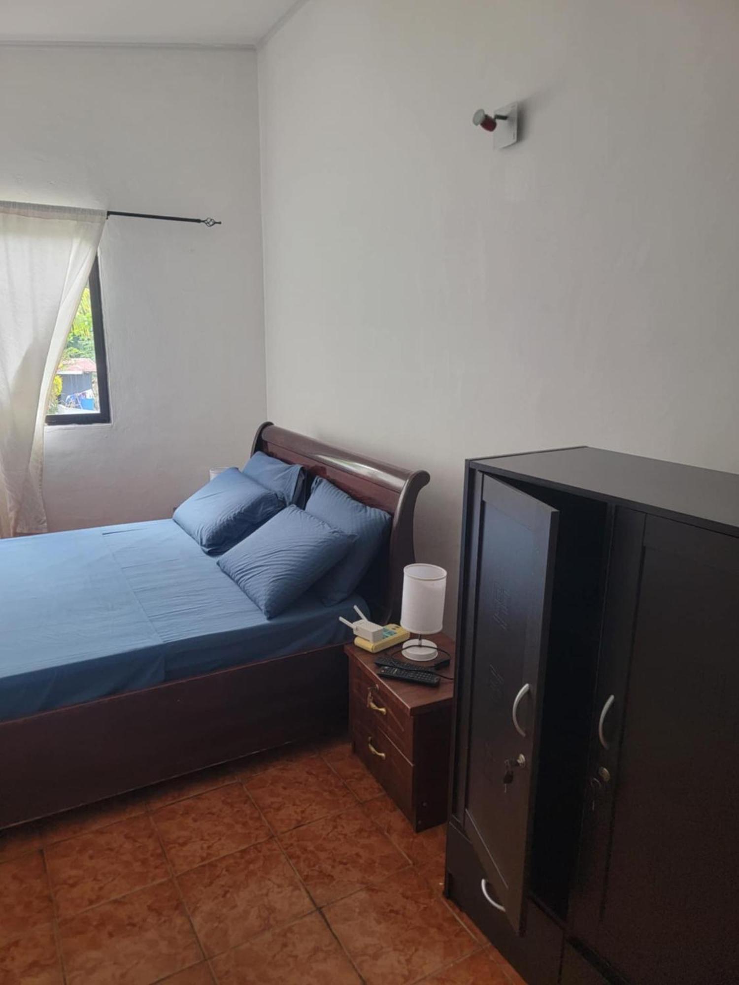Papayas Self Catering Room Victoria Dış mekan fotoğraf